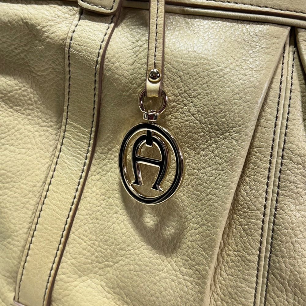 Etienne Aigner Cream Leather Tote Bag Shoulder Bag Gold Hardware - Picture 2 of 13